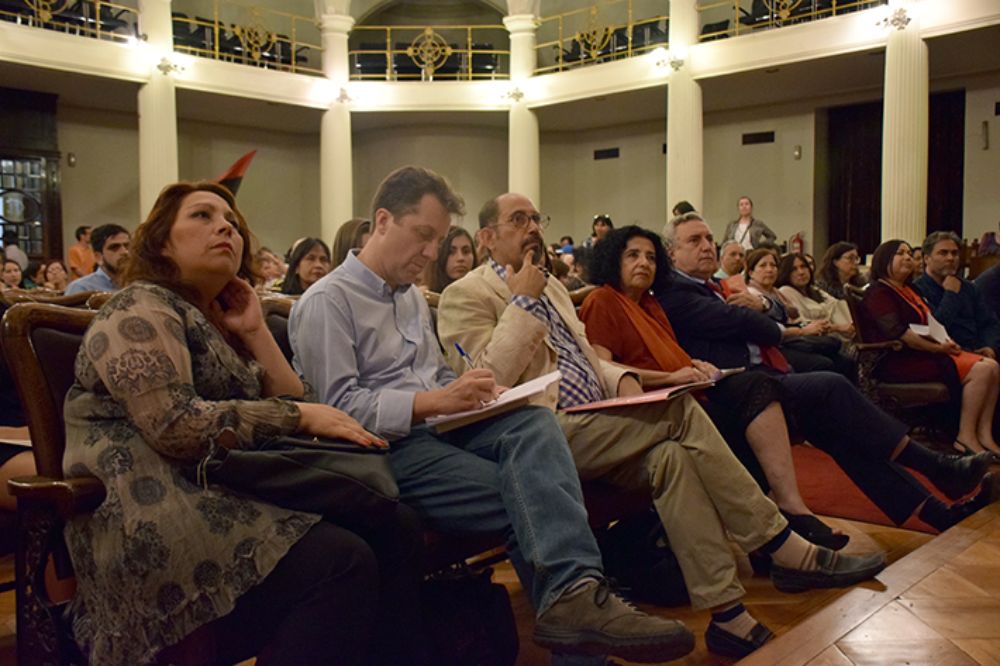 En palabras de quienes comentaron el libro, el trabajo de Marcela Campos avanza en una memoria que permite construir a estas nuevas generaciones.