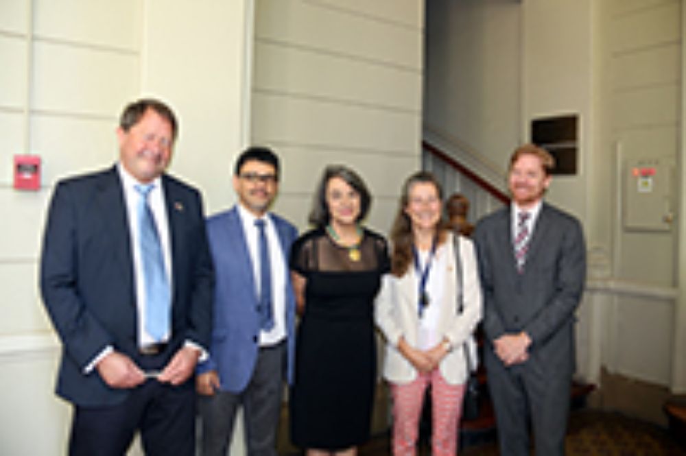 Olov Sterner de la U. de Lund, Flavio Salazar de la U. de Chile, Sol Serrano de la PUC, Marika Edoff de la U. de Uppsala y Jacob Kiefer, embajador de Suecia.
