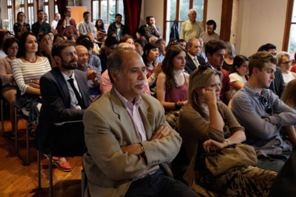 El lanzamiento contó con la presencia de autoridades universitarias, entre ellas, el vicerrector Juan Cortés.