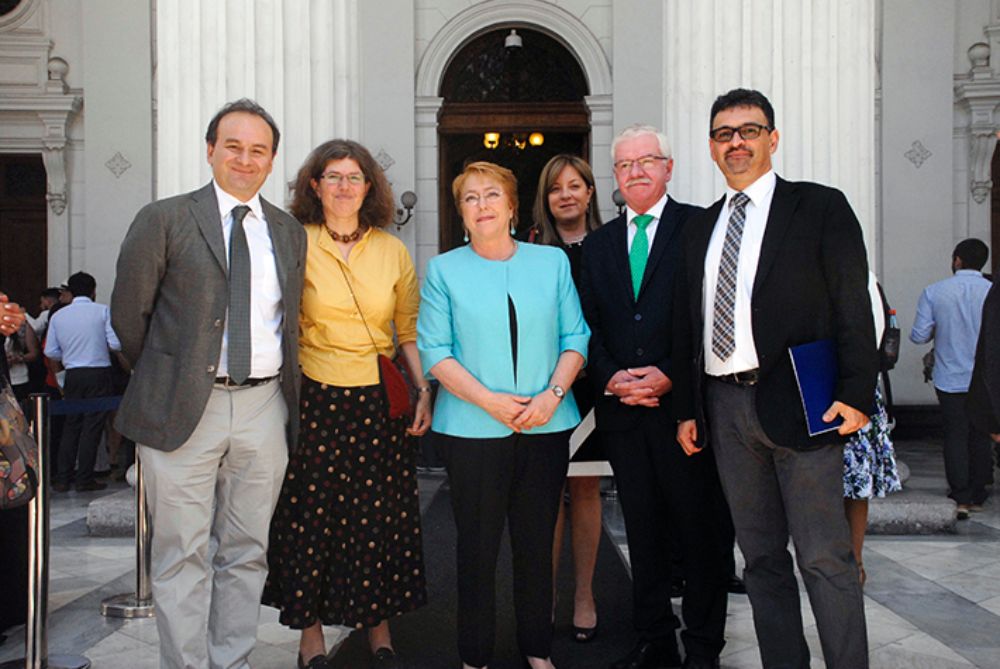 Investigadores y autoridades políticas coinciden en que hacer frente a la vejez debe ser un tema prioritario en nuestro país. 