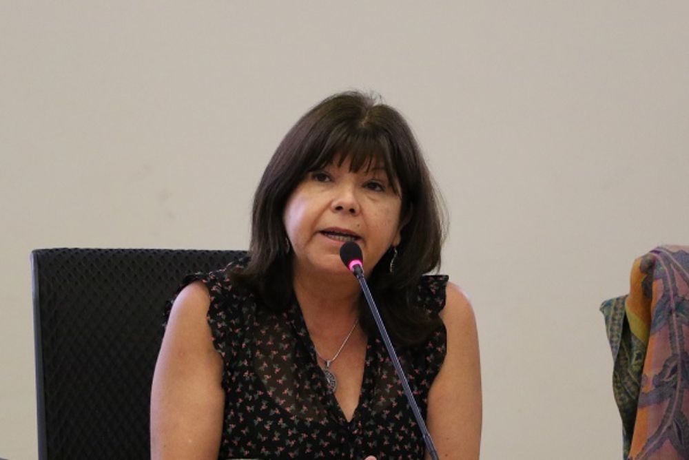 La presidenta de la comisión de Docencia de Investigación, Zulema de Barbieri, quien presentó la nueva licenciatura.