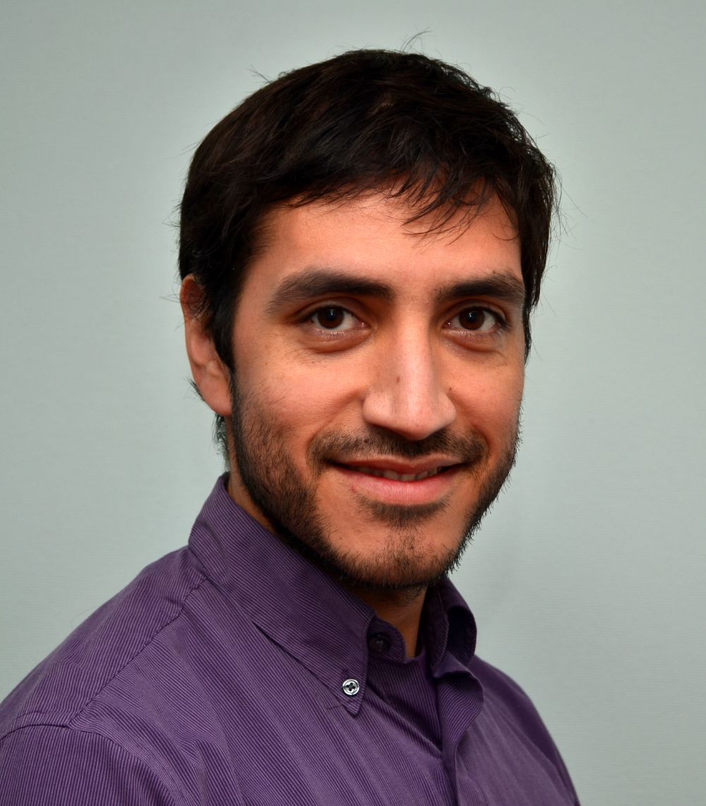 El profesor Javier Morales, académico de la Facultad de Ciencias Químicas y Farmacéuticas e investigador asociado del ACCDiS.