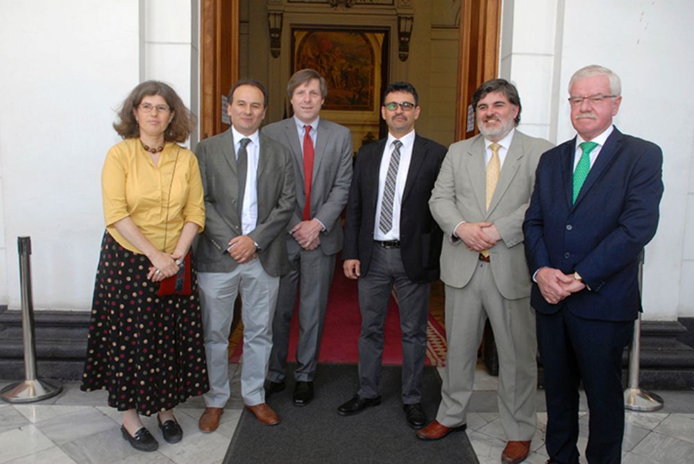 Directiva de GERO junto a Brian Kennedy, el vicerrector de Investigación y Desarrollo, Flavio Salazar, y el subsecretario de Salud Pública, Jaime Burrows.