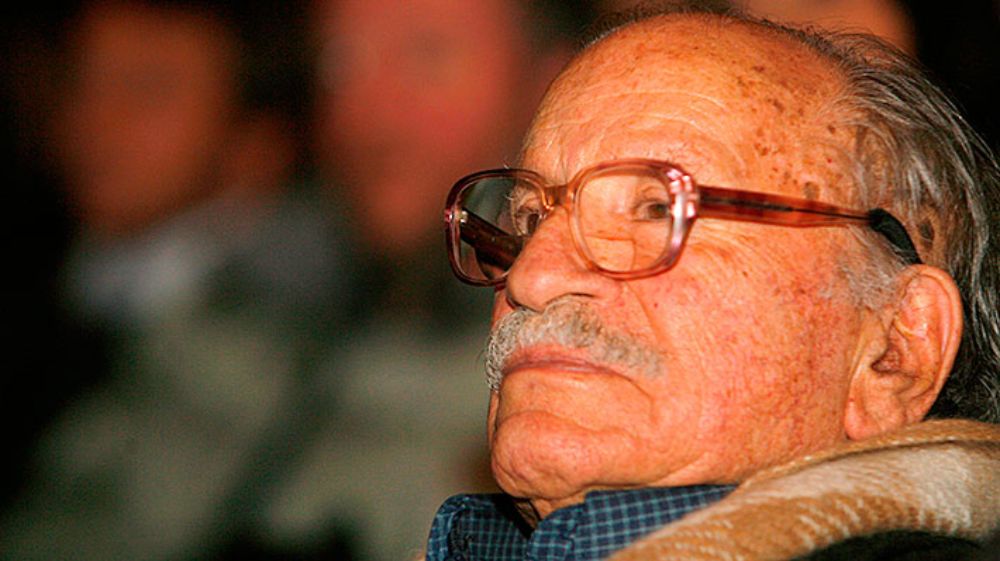 Mario Luxoro fue Premio Nacional de Ciencias Naturales en el año 2000, mientras ejercía como director de Postgrado de la Universidad de Chile.