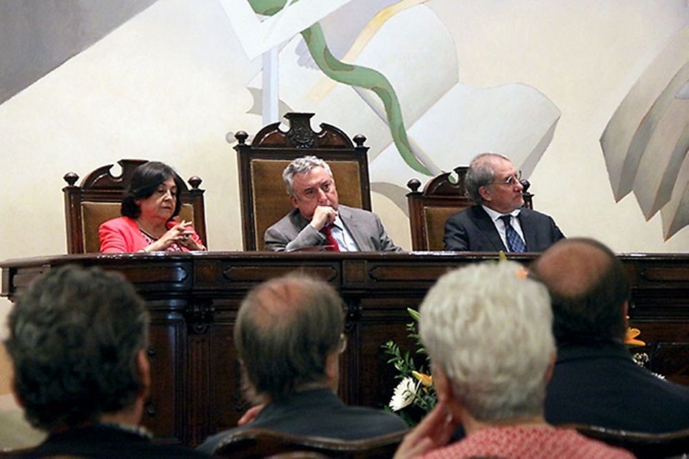 Rector junto a la Presidenta y el Secretario del CEv