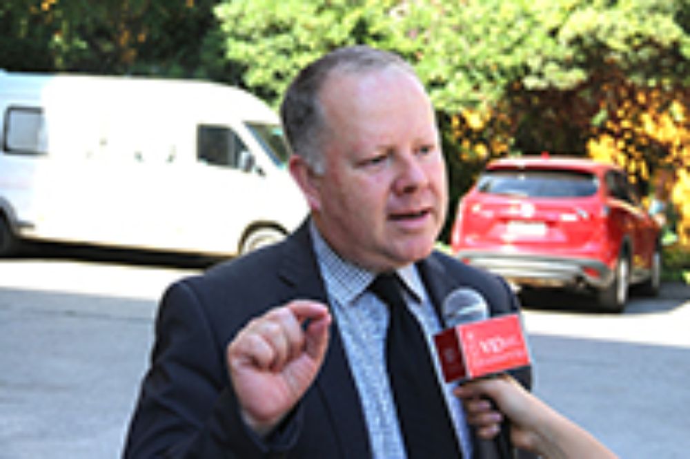 El académico de la U. de Melbourne, Gustavo Duque, desarrolló un programa multidisciplinario para disminuir la dependencia e inmovilidad que padecen adultos mayores.