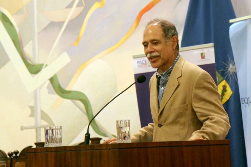 El vicerrector de Asuntos Estudiantiles y Comunitarios, Juan Cortés, destacó el optimismo que se observa en los jóvenes y los llamó a sumarse a trabajar y sumarse a los esfuerzos por lograr cambios.