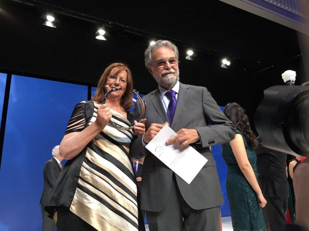 La Prof. Ruiz con su esposo y también académico de la FCFM, Fernando Lund.