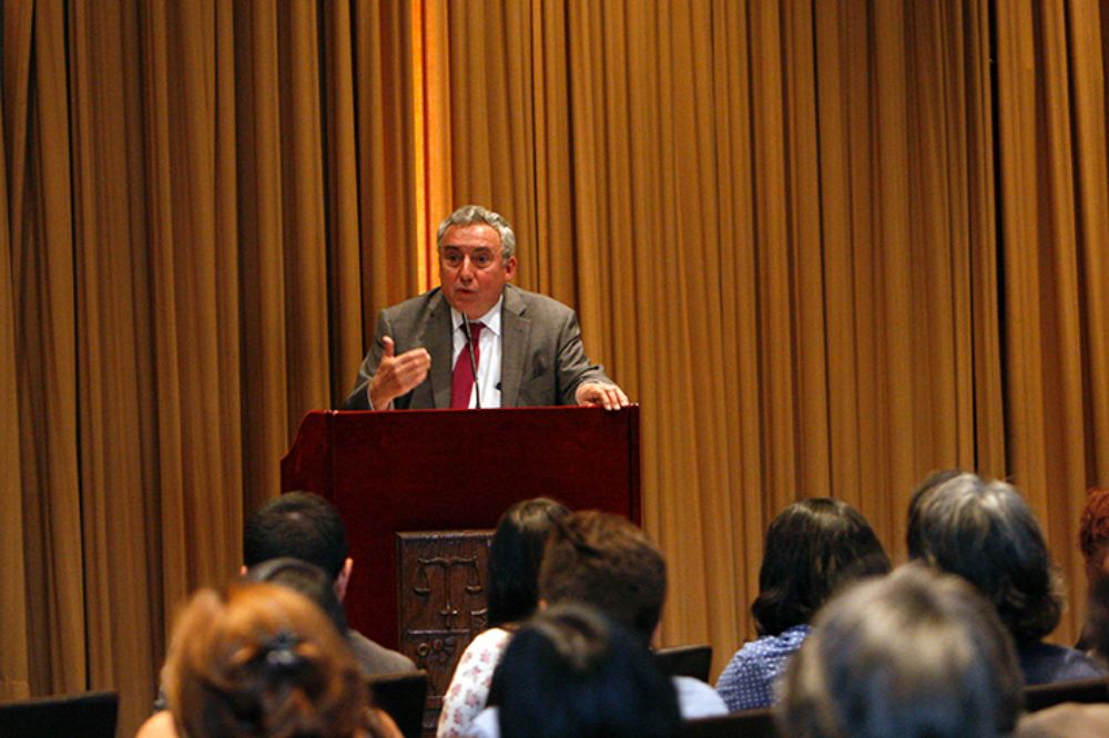 "Este sistema que empuja a la competencia lo que pretende en definitiva es que no vuelvan a haber universidades públicas en Chile", afirmó el Rector Ennio Vivaldi.