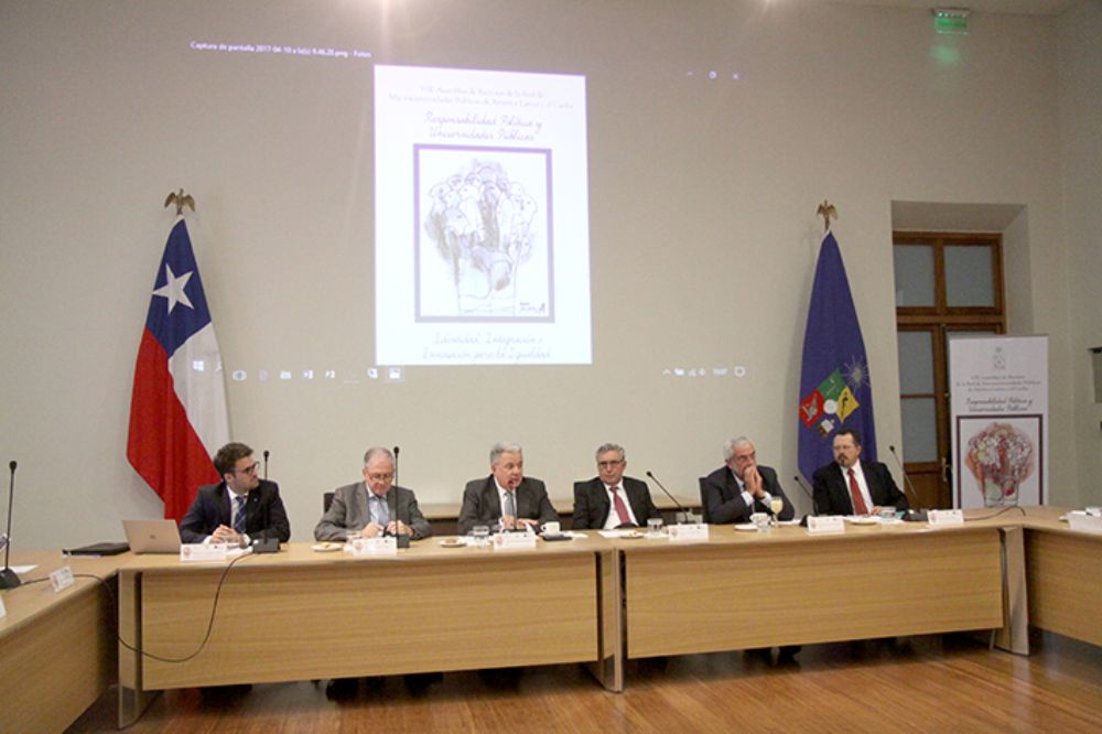 "La Educación Superior, entendida como un derecho que genera un bien público, debe apuntar a la innovación con miras a abrir y conectar nuestras instituciones", plantea el texto.