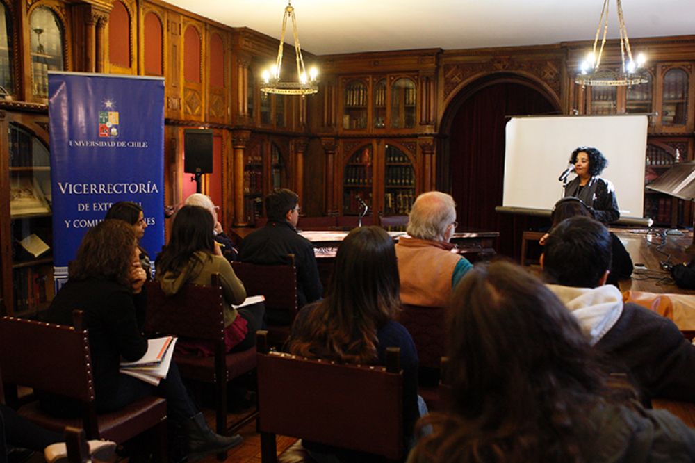 "Estamos en un año de de definiciones y de cambios, por lo que se hace aún más necesario que nunca poner los temas culturales en el debate público", señaló la vicerrectora Zeran.