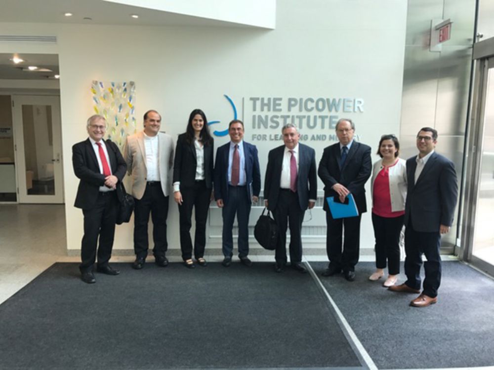 La primera parada del viaje en Estados Unidos fue el MIT, instancia en la que participó el profesor Miguel Allende.