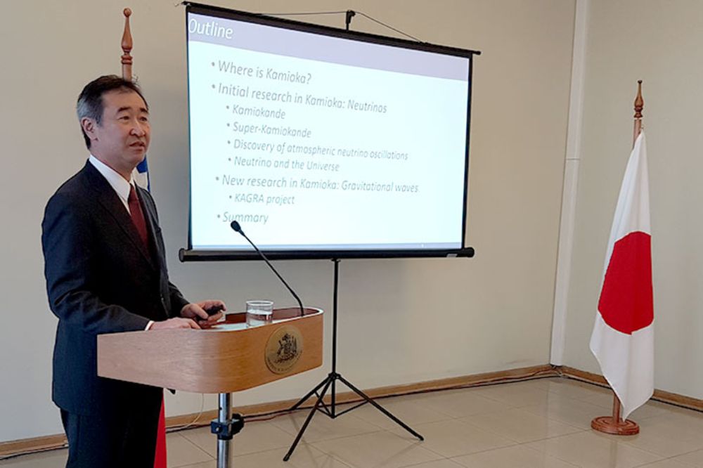 El Premio Nobel de Física, Takaaki Kajita, indicó que está en estudio el proyecto ANDES, experimento que busca instalar en Chile el primer detector de ondas gravitacionales del Hemisferio Sur.