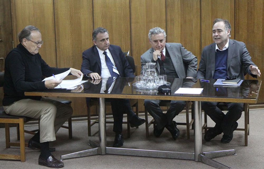 Como "una oportunidad para mirarnos y reflexionar acerca de nuestros objetivos", calificó el Rector Ennio Vivaldi al actual proceso de acreditación que enfrenta la U. de Chile.