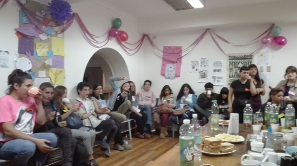 El espacio no se plantea solamente como preuniversitario, sino también como espacio de acogida y apoyo mutuo.