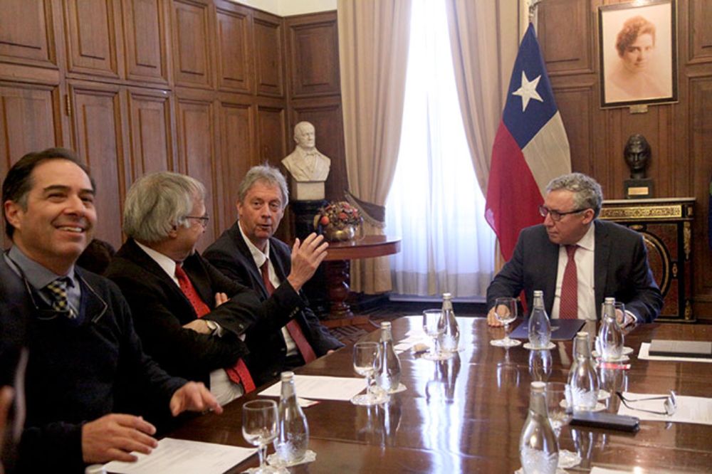 El Rector de la Universidad de Groningen, Elmer Sterken, visitó la Casa Central de la Universidad de Chile, lugar donde se reunió con el Rector Ennio Vivaldi y otras autoridades de nuestro plantel.