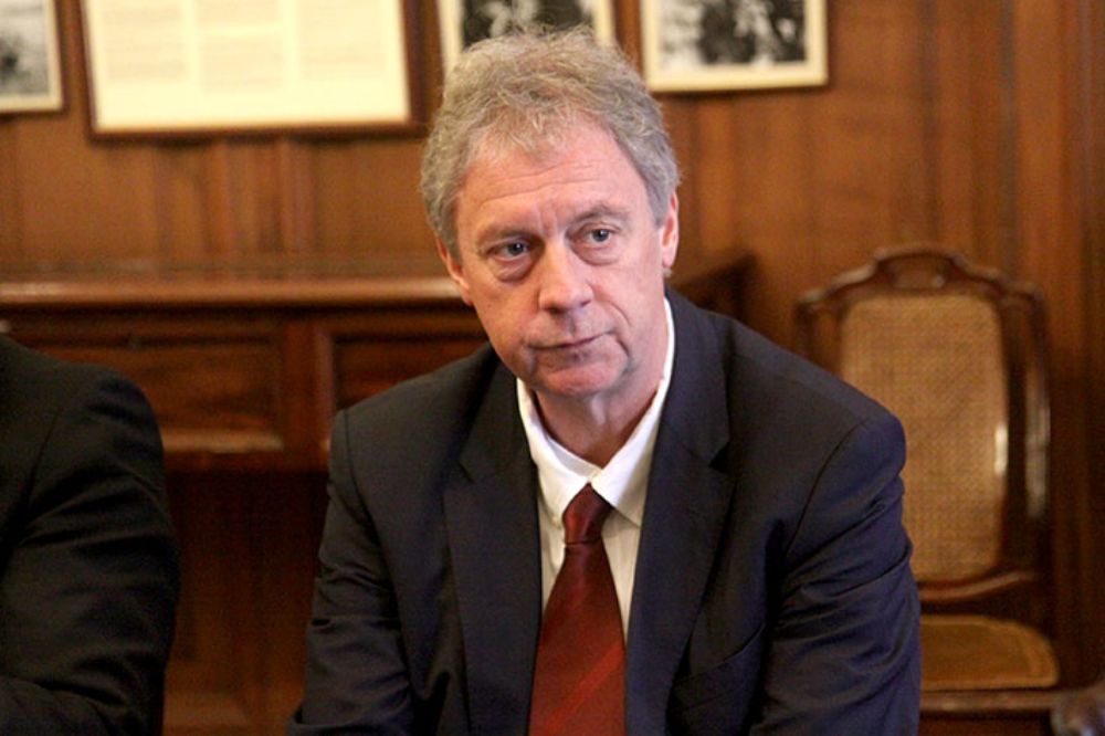 La firma del convenio, según el Rector Sterken, representa la consolidación de una nueva etapa en las relaciones entre la Universidad de Chile y la Universidad de Groningen.