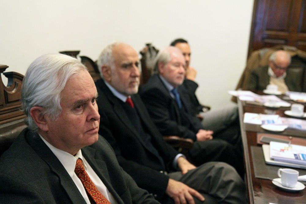 Patricio Aceituno, Santiago Urcelay, Raúl Atria, Jorge Gaete, Ricardo Uauy, Andrés Weintraub, Hiram Vivanco y Rodrigo Cornejo son los integrantes de esta Comisión.