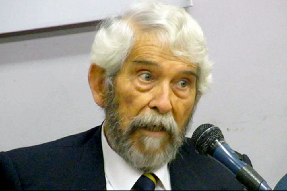 Alberto Gamboa, egresado de Historia y Geografía en el Instituto Pedagógico de la U. de Chile, recibió este reconocimiento a su vasta trayectoria profesional, que inició a los 17 años de edad.