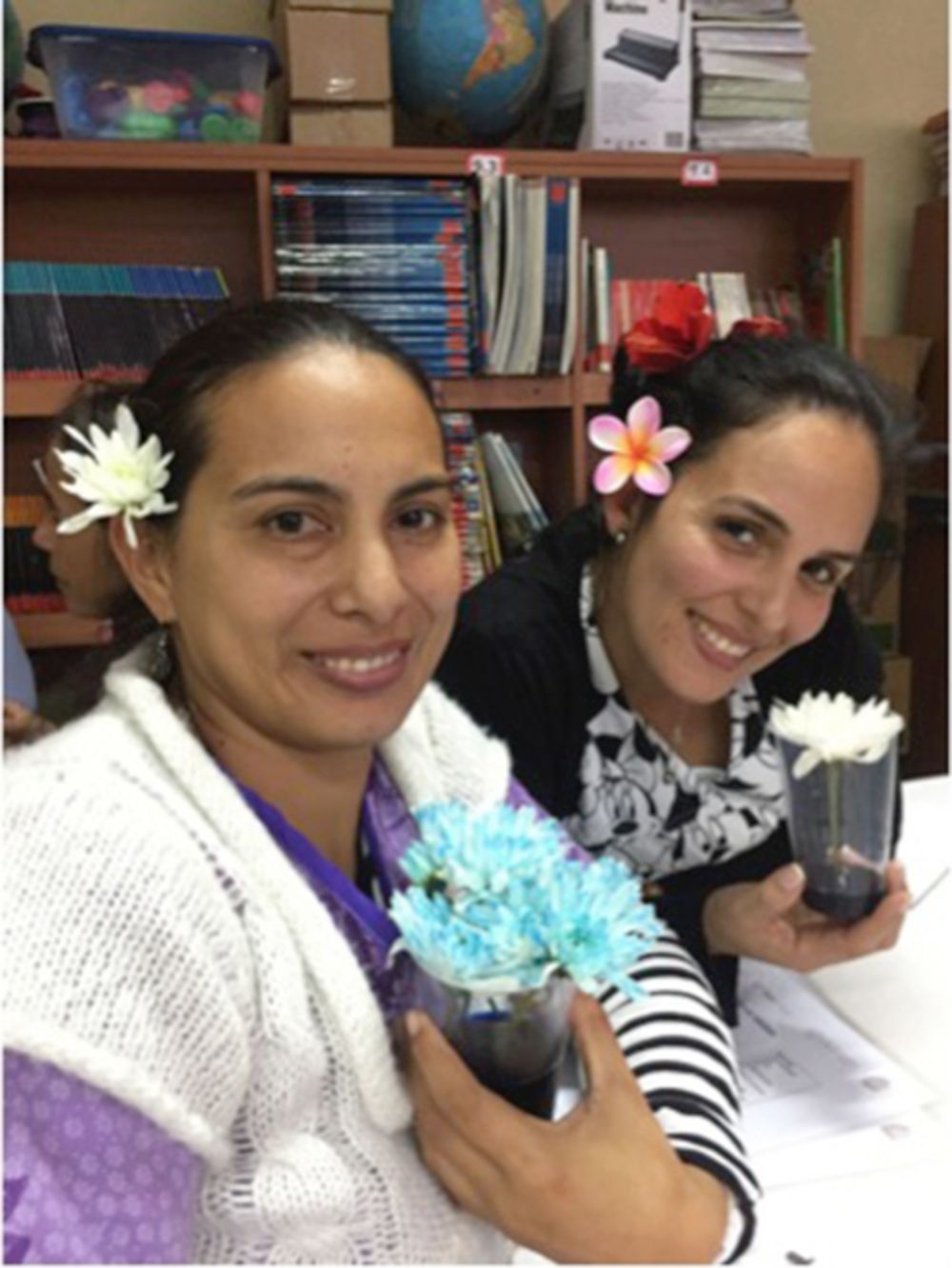 El trabajo, como explican desde ECBI, se realiza, entre otros mecanismos, a través de talleres donde "el profesor vivencia y se da cuenta de que es capaz de hacerlo y replicarlo con los niños".