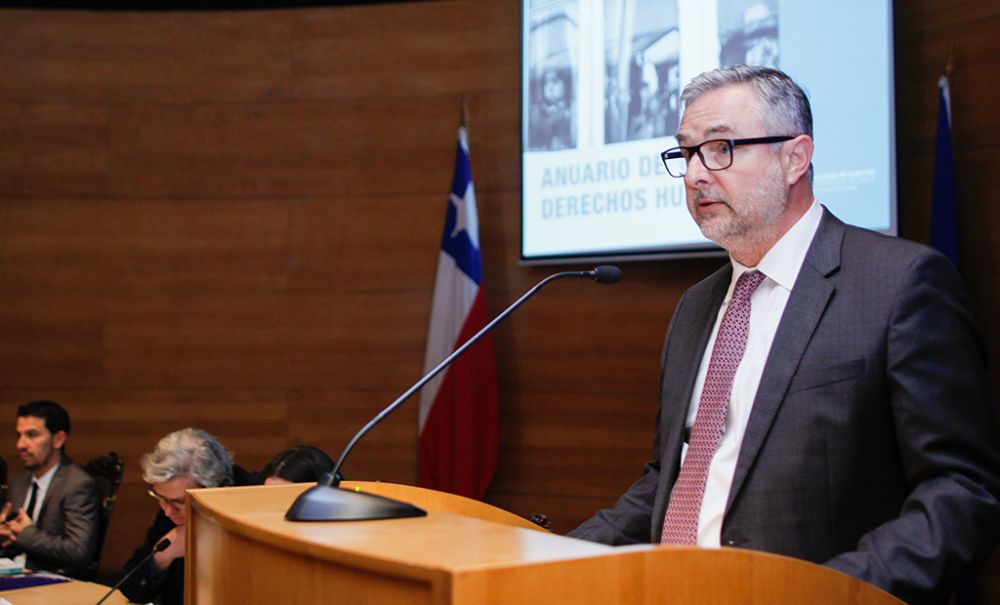 El vicedecano Moraga aseguró que el texto ayuda a "mirar los errores del pasado y del presente y fijar nuestros desafíos".