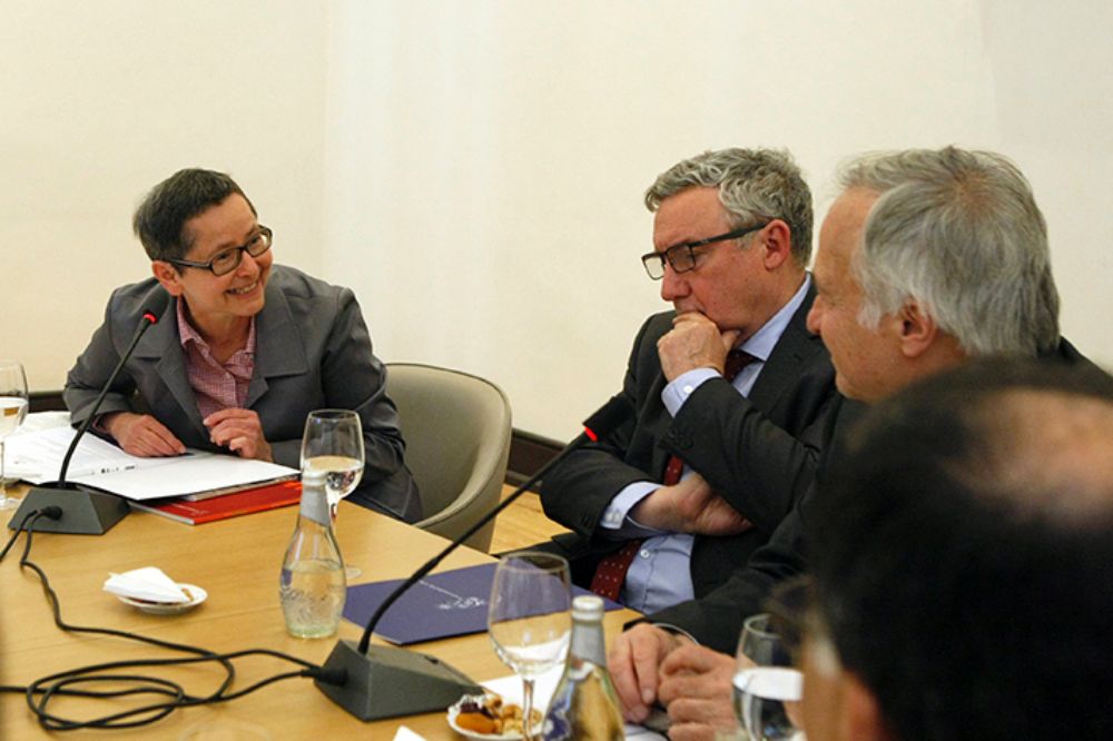 La vicepresidenta del plantel alemán, Susanne Rupp, y el Rector de la Universidad de Chile, Ennio Vivaldi, intercambiaron visiones respecto a los modelos de educación superior de cada país.