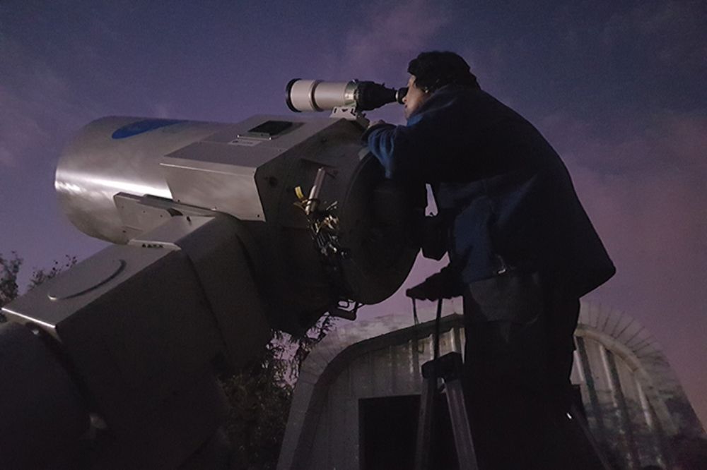 En el marco de la visita a las dependencias de la U. de Chile en Cerro Calán, las autoridades y académicos de Hamburgo además pudieron observar Júpiter y Saturno.