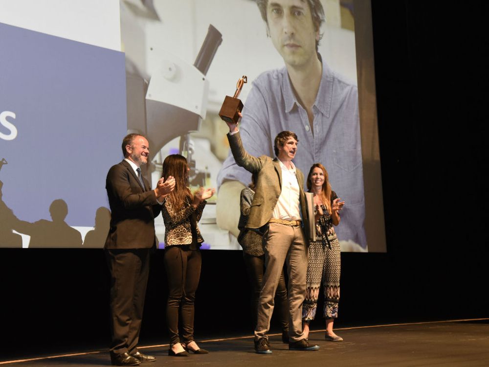 El doctor Andrés Couve durante la premiación.