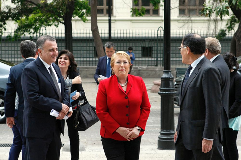 La Presidenta Michelle Bachelet llegó hasta la Facultad de Ciencias Físicas y Matemáticas para ser parte de la celebración de los 5 años del (CR)2.