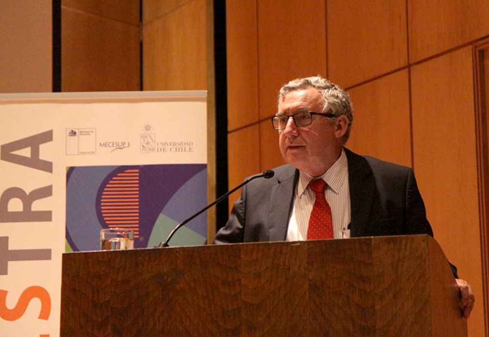 El Rector Ennio Vivaldi fue parte de la inauguración del encuentro, cita en la que participaron más de 200 personas.