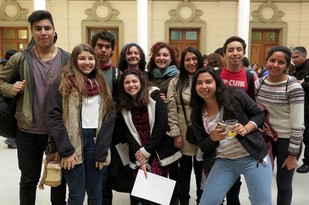 Hasta el 13 de noviembre los estudiantes de todo Chile, entre 8° básico y 4° medio, podrán postular en línea a los cursos de verano de la EdV.