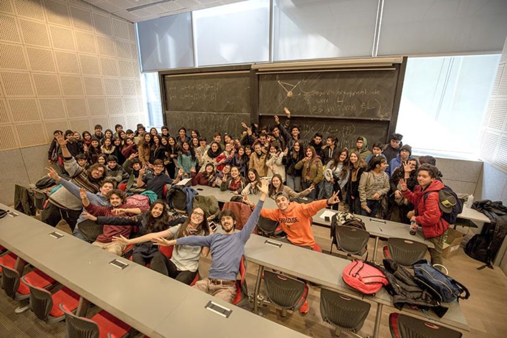 Ya son más de 55.000 estudiantes los que han realizado alguno de los cursos impartidos por el programa EdV-U.Chile durante sus 28 años de historia.