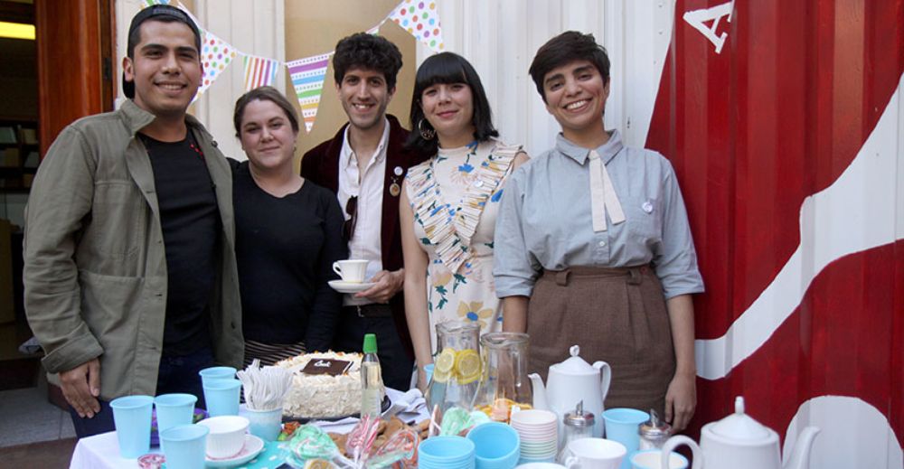 Las Terceras  Terceras Jornadas sobre Objetos y Cultura Material cerraron con una fiesta del té donde expositoras/es y asistentes compartieron impresiones.