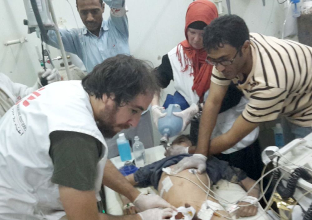 Tras estudiar Medicina en la U. de Chile y trabajar por un par de años en el HCUCH, el Dr. Víctor Illanes se unió a Médicos Sin Fronteras.