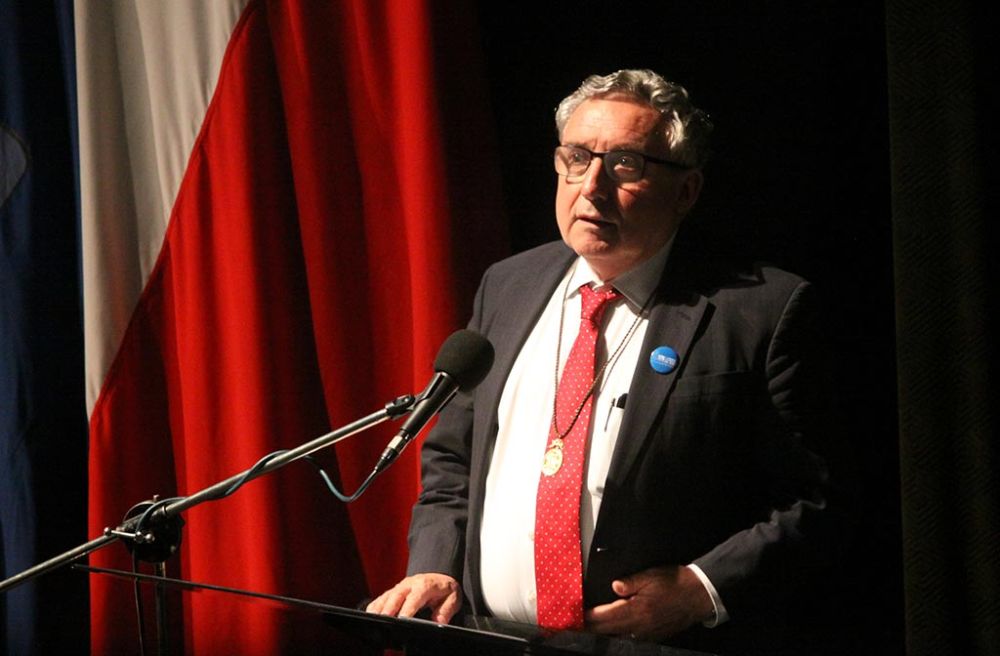 "Hoy ustedes pueden intentar hacer de este un país mejor y un mundo mejor", les dijo a los nuevos doctores y doctoras el Rector Vivaldi.