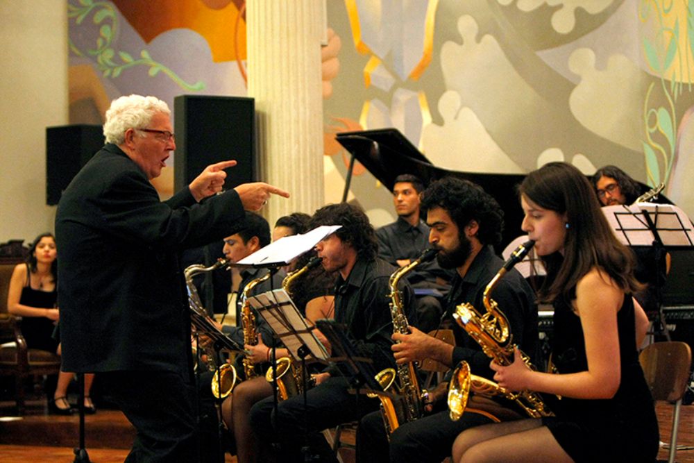 La Big Band de la Facultad de Artes de la U. de Chile estuvo a cargo de la música en el cierre de la ceremonia.
