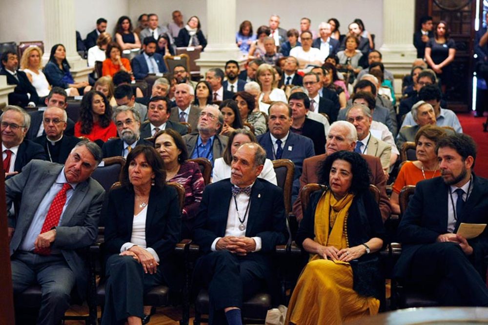 Autoridades universitarias y políticas celebraron junto a la comunidad universitaria y la ciudadanía estos 175 años de historia de la Casa de Bello. 