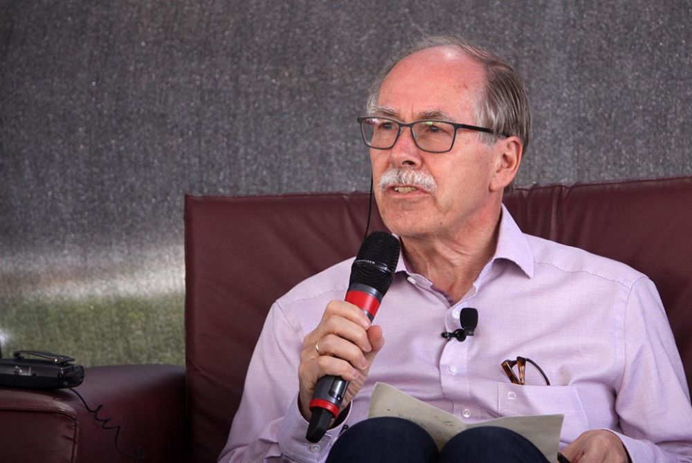 Gerard 't Hooft  recibirá este jueves 14 de diciembre la Medalla Doctor Honoris Causa de la U. de Chile.