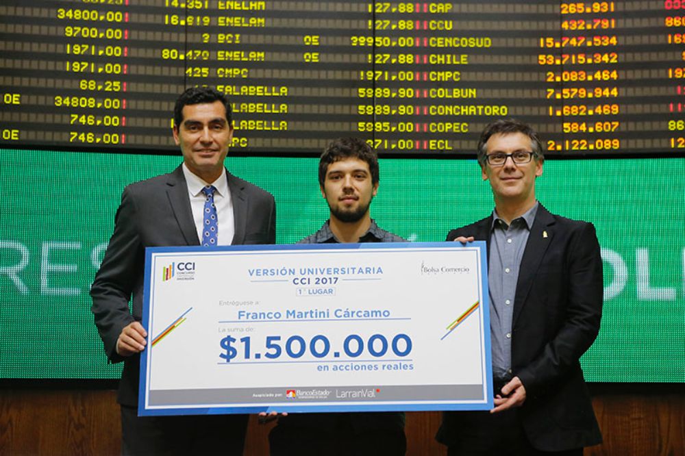 La ceremonia de premiación estuvo encabezada por el gerente general de la Bolsa de Santiago, José Antonio Martínez.