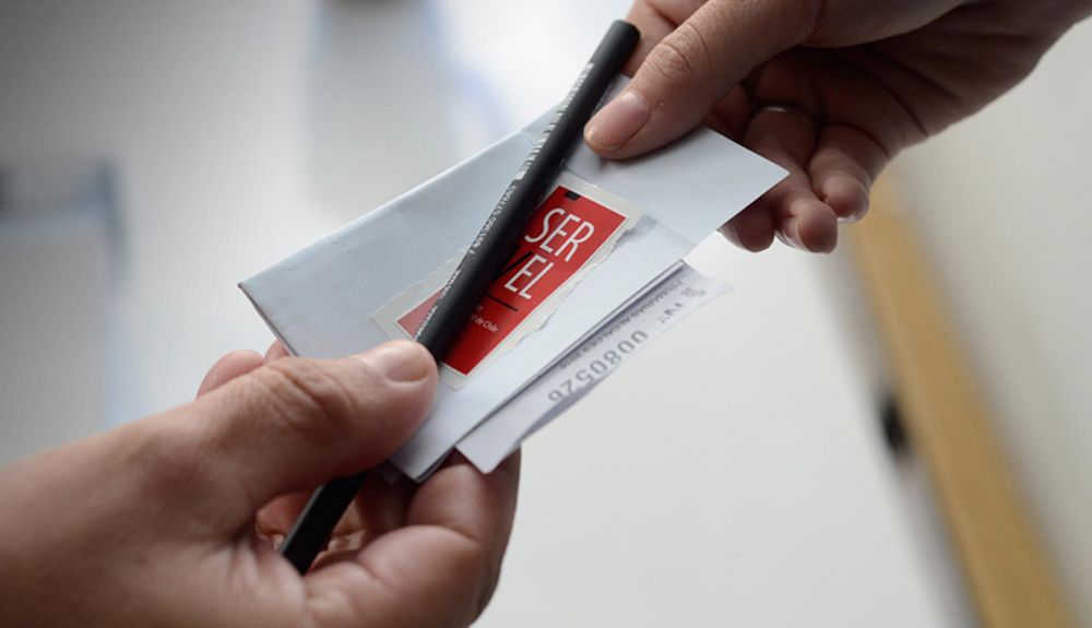 "Una lectura que complejice en lugar de simplificar las demandas sociales a giros a izquierda o derecha ayudaría a los partidos y dirigentes políticos a recomponer vínculos con la ciudadanía", agregó.