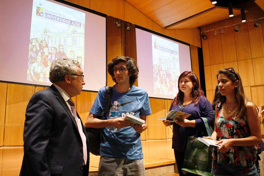 El libro se repartió a los participantes de la Semana del Postulante, la que estará abierta hasta el viernes 29 de diciembre a las 13:00 hrs.