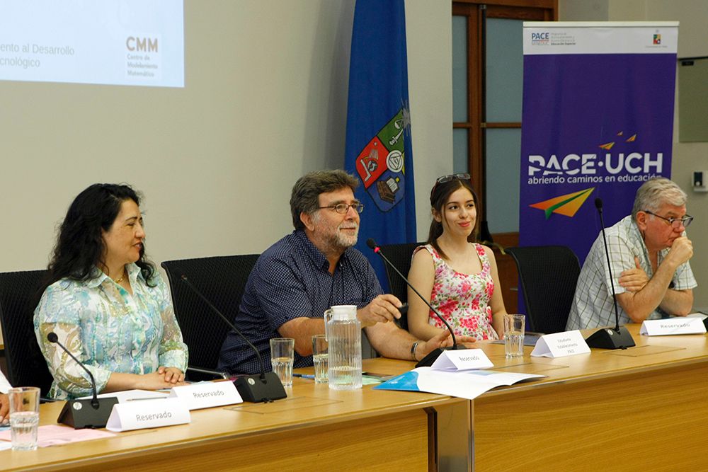 Maribel Mora, directora de la Oficina de Equidad e Inclusión; Patricio Felmer, de ARPA; Fernanda Mujica,  estudiante del Liceo Ciudad de Brasilia; y Nelson Zamorano de la EDV.