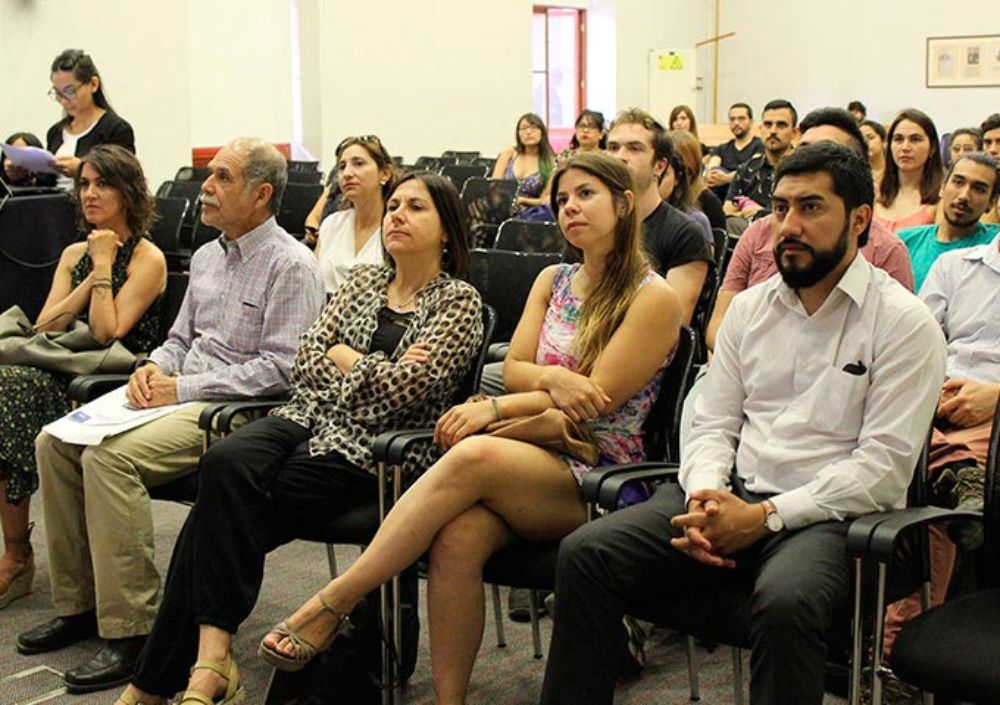 En la Casa Central se realizó este encuentro para reconocer a los jóvenes que han impulsado y que realizarán el próximo años iniciativas financiadas por el Premio Azul y del FDI.