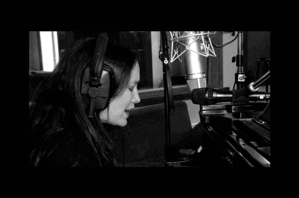 "Violeta de Chile" presenta seis piezas que resignifican la música y el discurso social de Violeta Parra, a través de un trabajo de intertextualidad.