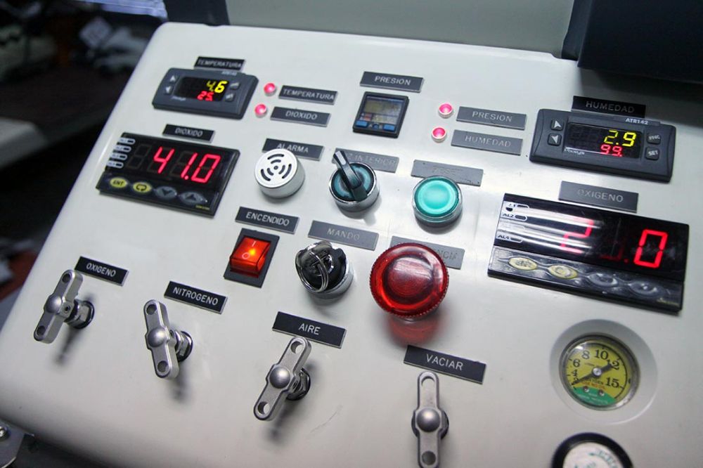 En la cámara hiperbárica pueden simularse ambientes presurizados a distintos niveles y con pasos de oxígeno al 100 por ciento. 