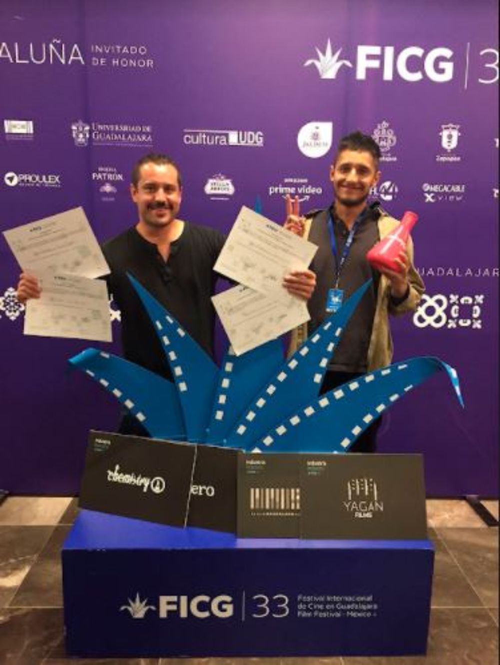 Alejandro Ugarte y Juan Pablo Cáceres, productor y director de "Perro Bomba" en Guadalajara Construye del Festival Internacional de Cine de Guadalajara.