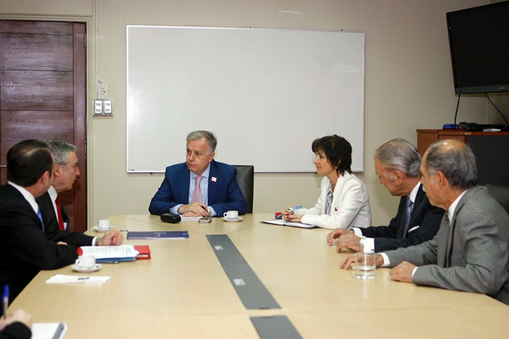 Las autoridades de Salud mostraron su respaldo a la campaña que desplegará la U. de Chile y se comprometieron a colaborar con el trabajo que viene por delante. 