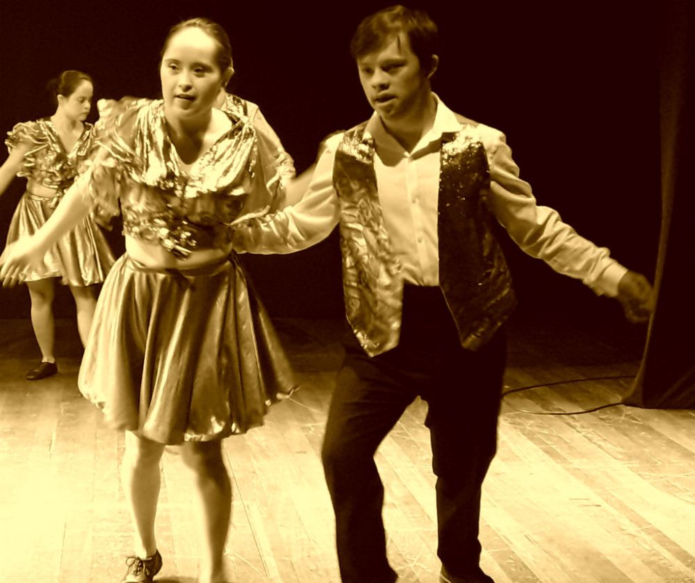 Integrantes del grupo "Danza Armonía