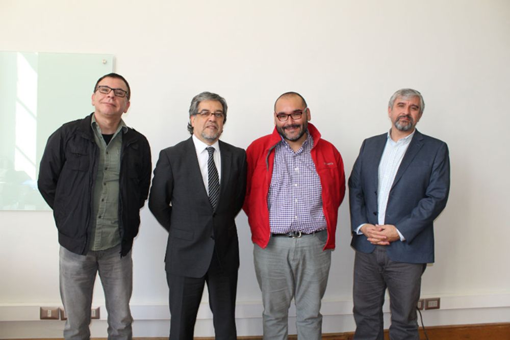 Cristian Reyes (Saberes Docentes), Jaime Muñoz (Medichi), Óscar Jerez (CEA FEN) y Pablo González  (Saberes Docentes) debatieron sobre Educación continua y la experiencia en pre y postgrado.