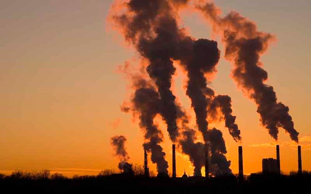 Pese a la restricción, los académicos concuerdan en que es necesario poner atención a las fuentes fijas de contaminación.